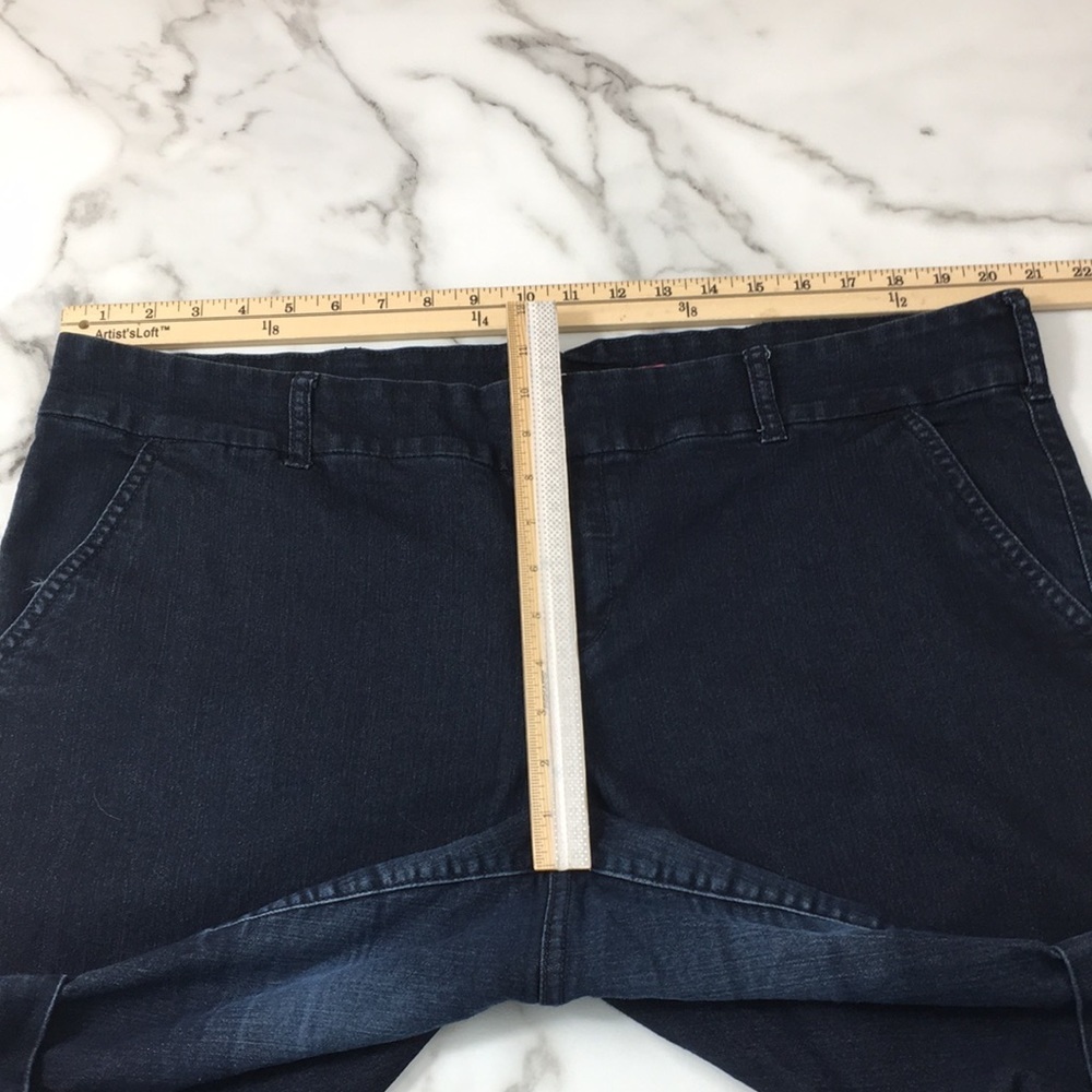 Torrid Denim Jean Shorts Womens 20 Dark Wash‎ Denim Cotton Cuffed - Picture 7 of 13